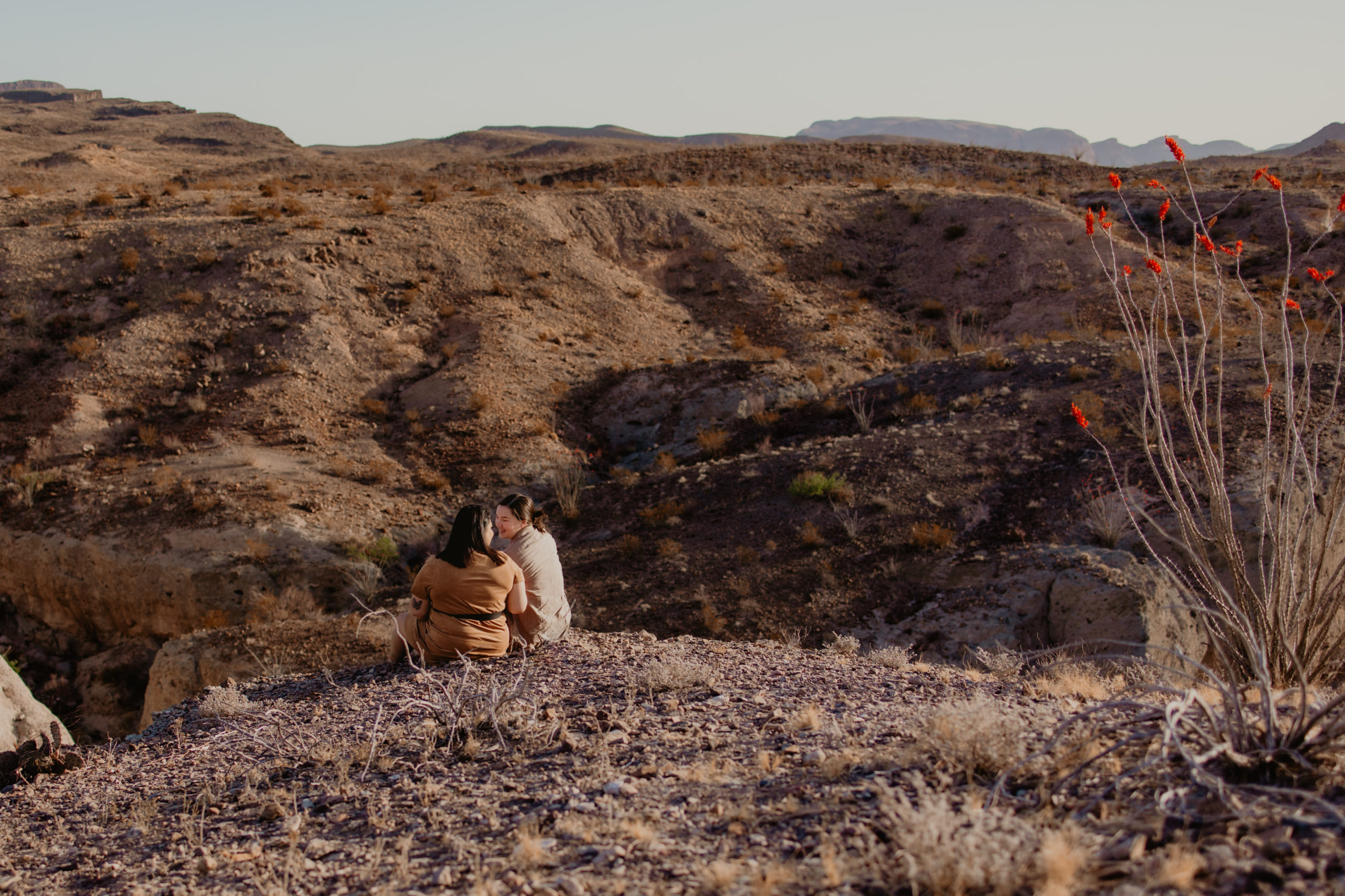 Couple sitting on the edge of Tuff Canyon