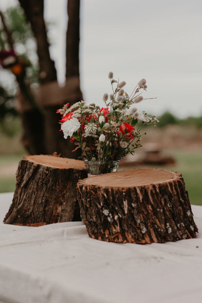 Country decor for intimate wedding
