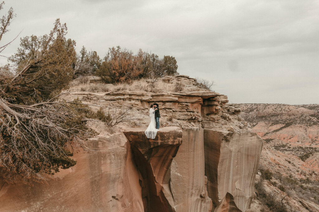 Elopement on cliff in Palo Duro